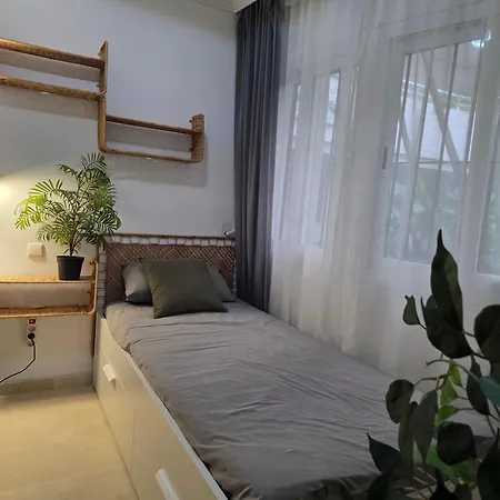 Beachfront Εστεπόνα